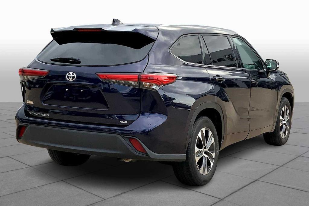 used 2022 Toyota Highlander car, priced at $34,275