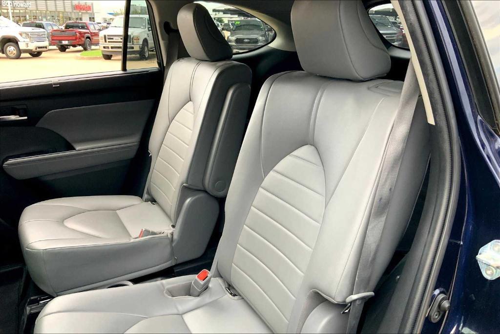 used 2022 Toyota Highlander car, priced at $34,275