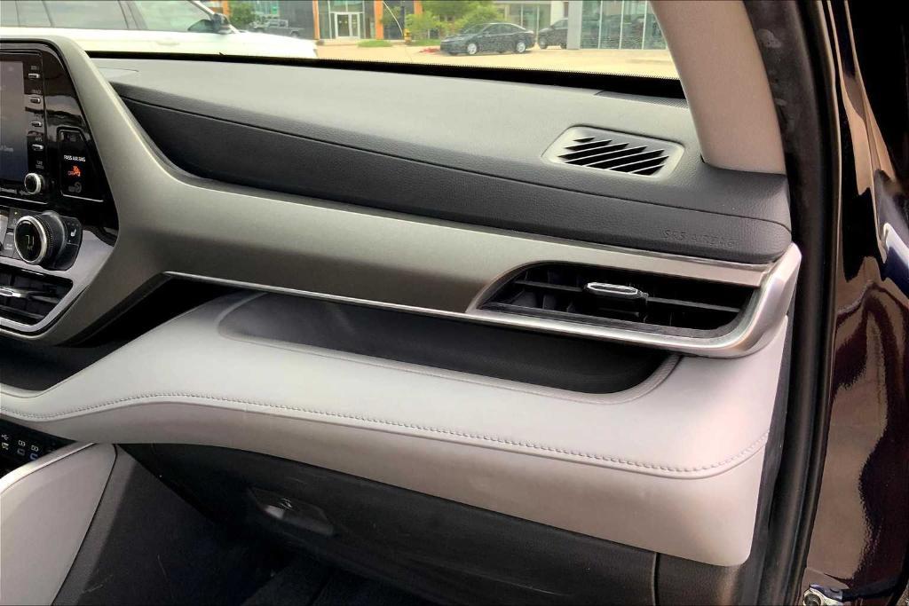 used 2022 Toyota Highlander car, priced at $34,275