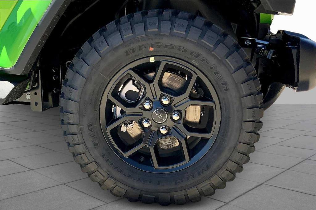 new 2025 Jeep Gladiator car, priced at $41,877