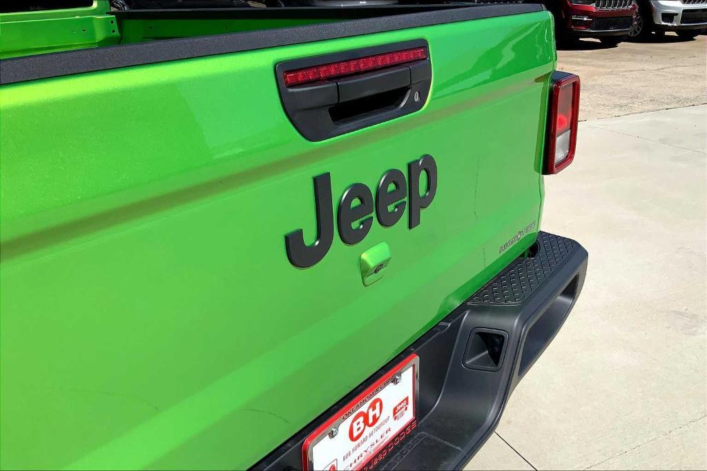 new 2025 Jeep Gladiator car, priced at $41,877