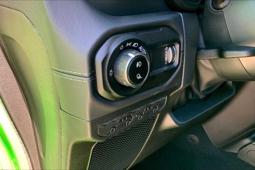 new 2025 Jeep Gladiator car, priced at $41,877
