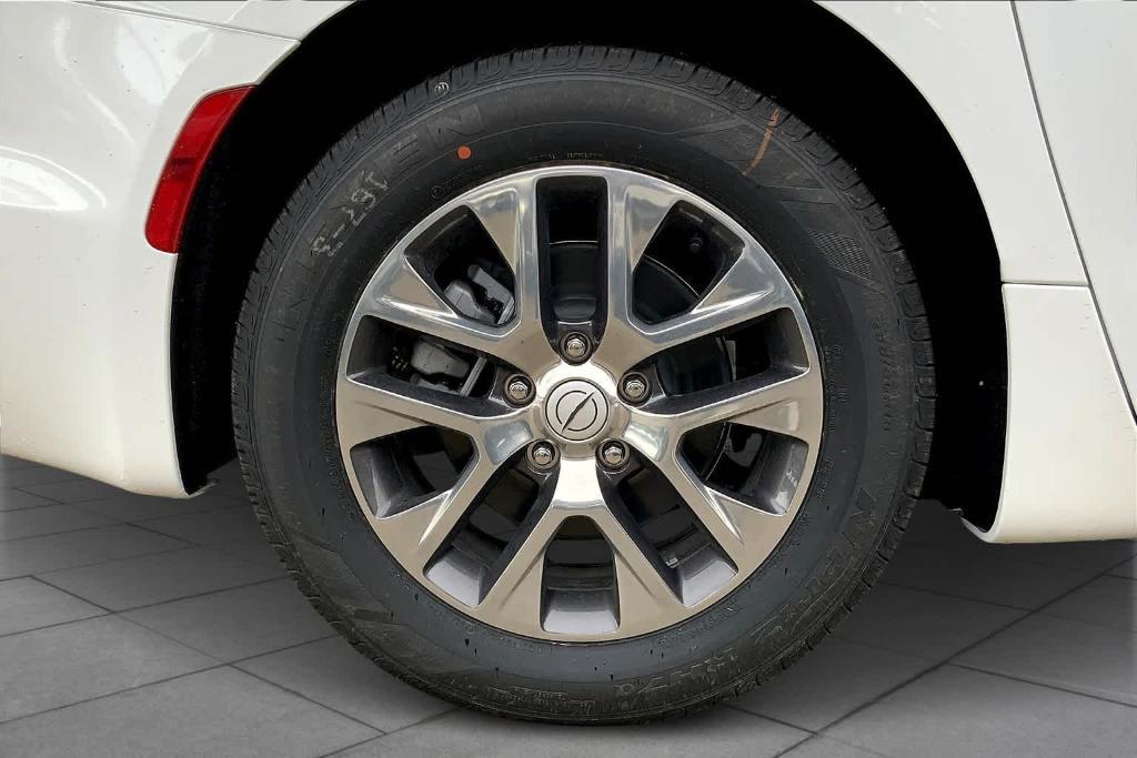 new 2025 Chrysler Pacifica Hybrid car, priced at $54,780