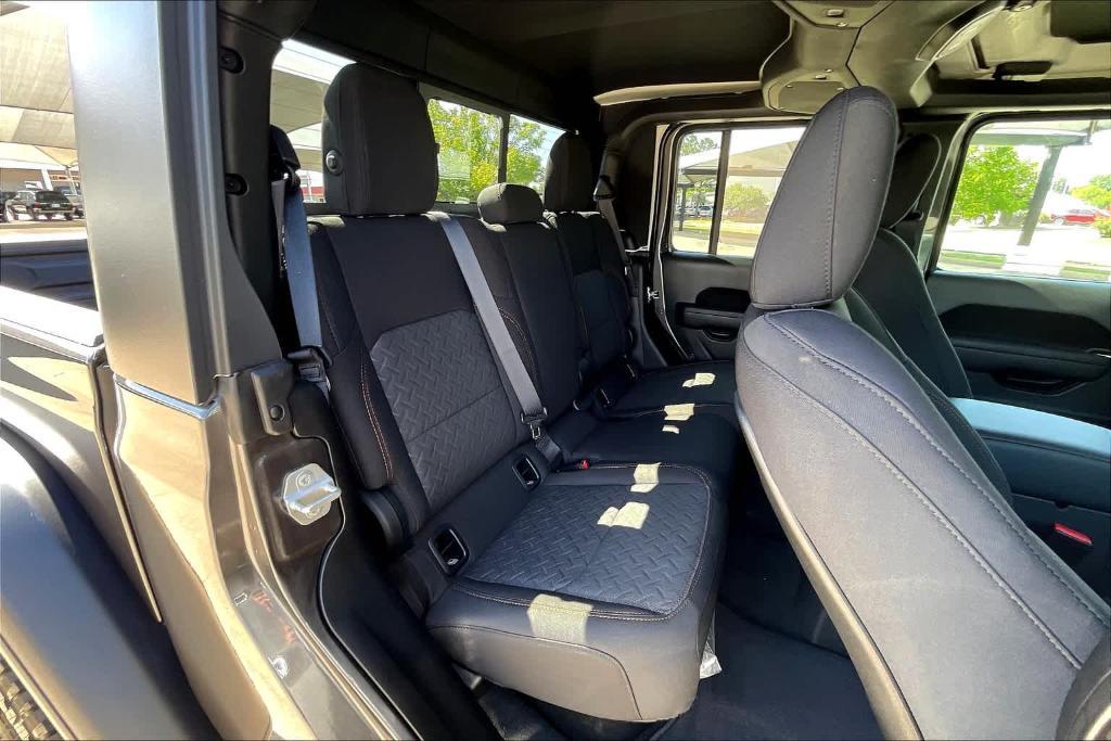 new 2024 Jeep Gladiator car, priced at $53,258