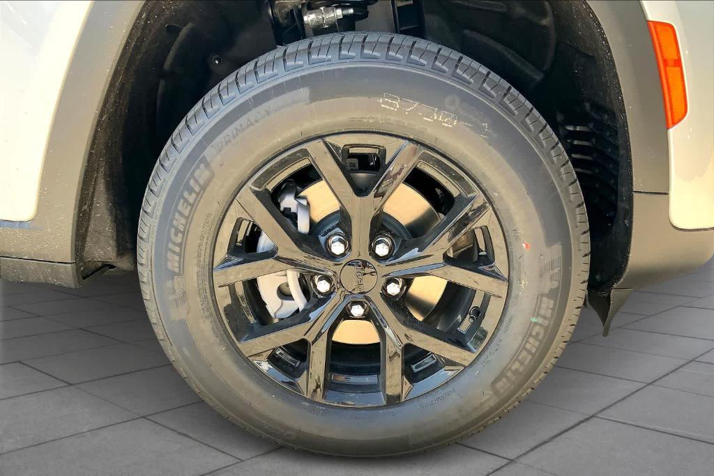 new 2025 Jeep Grand Cherokee car, priced at $40,648