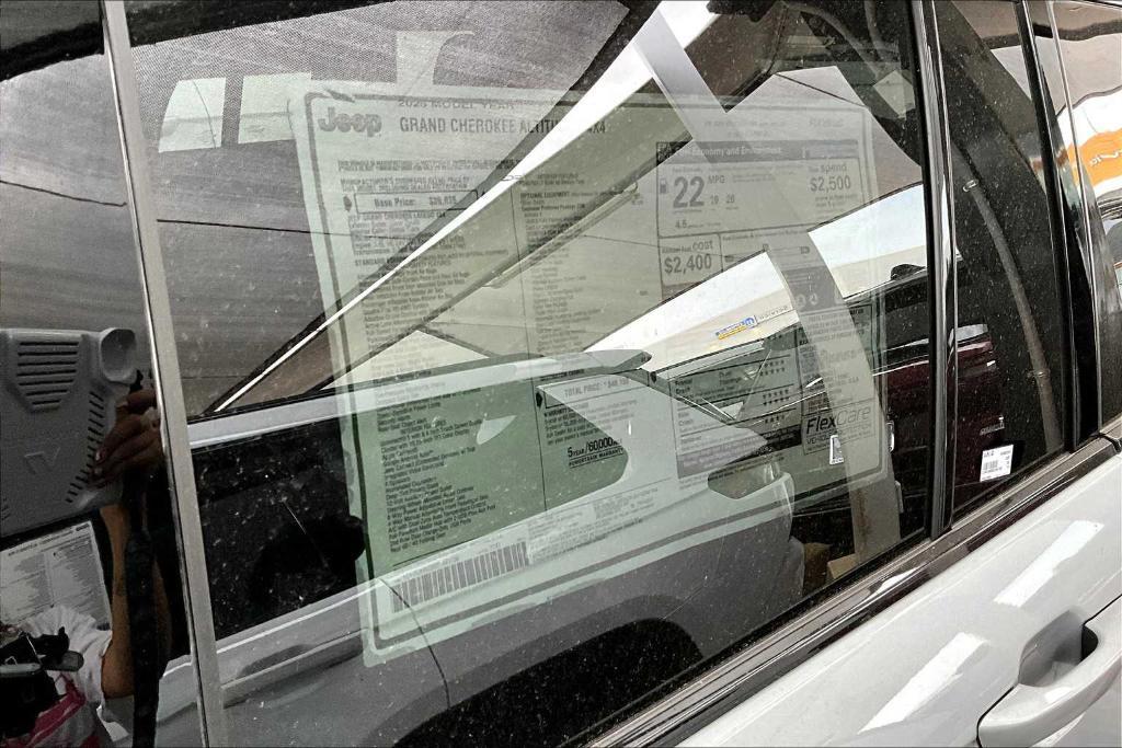 new 2025 Jeep Grand Cherokee car, priced at $40,648