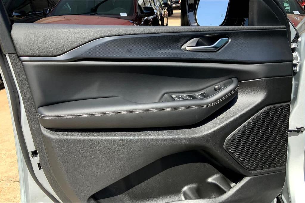 new 2025 Jeep Grand Cherokee car, priced at $40,648