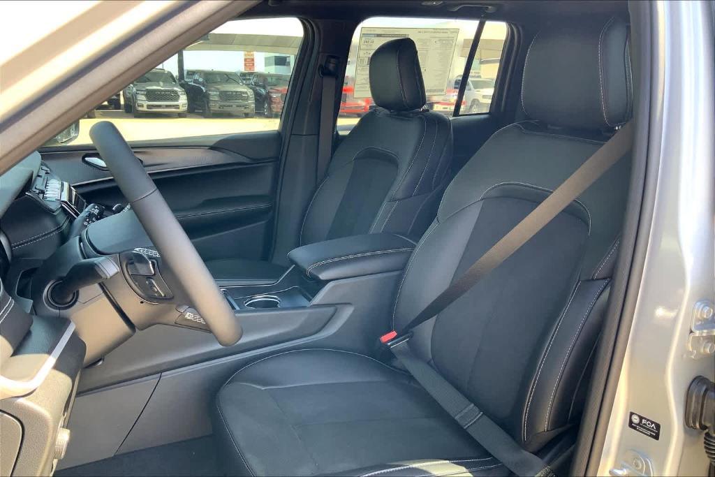 new 2025 Jeep Grand Cherokee car, priced at $38,530
