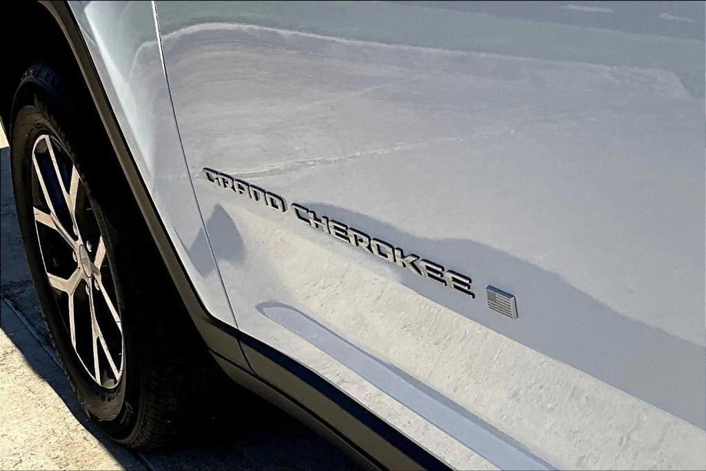 new 2025 Jeep Grand Cherokee car, priced at $40,445