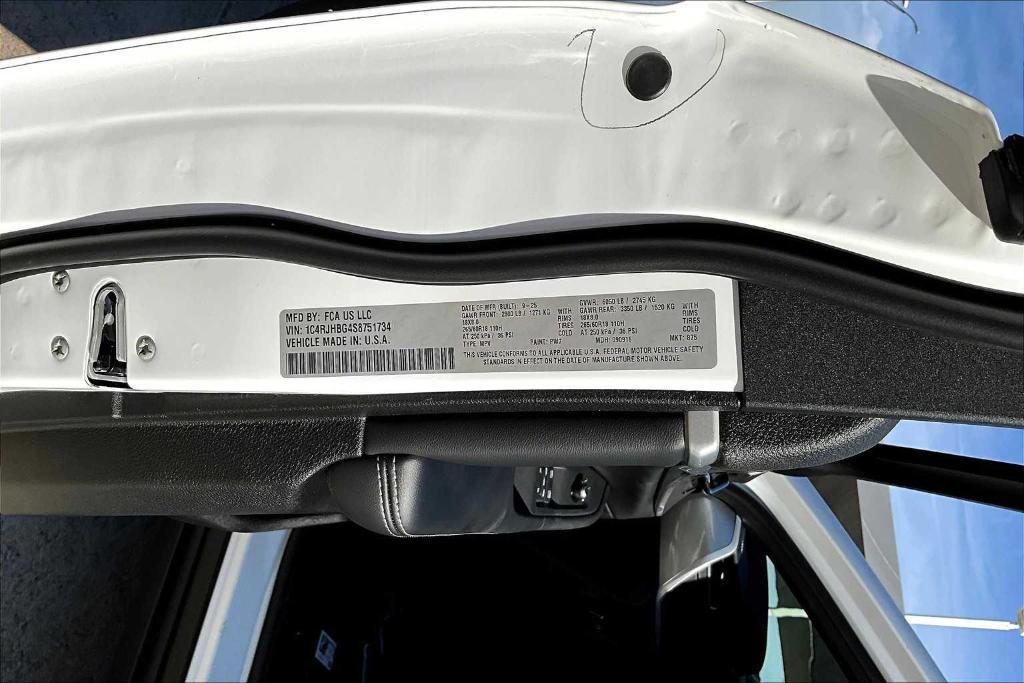 new 2025 Jeep Grand Cherokee car, priced at $40,445