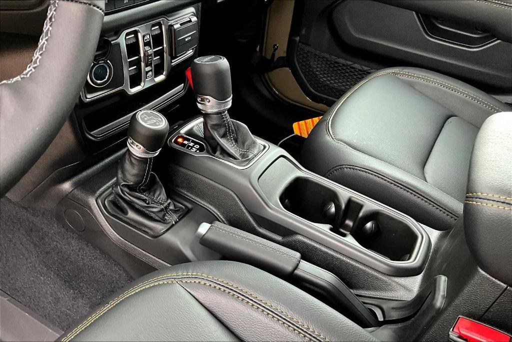 new 2025 Jeep Gladiator car, priced at $43,839