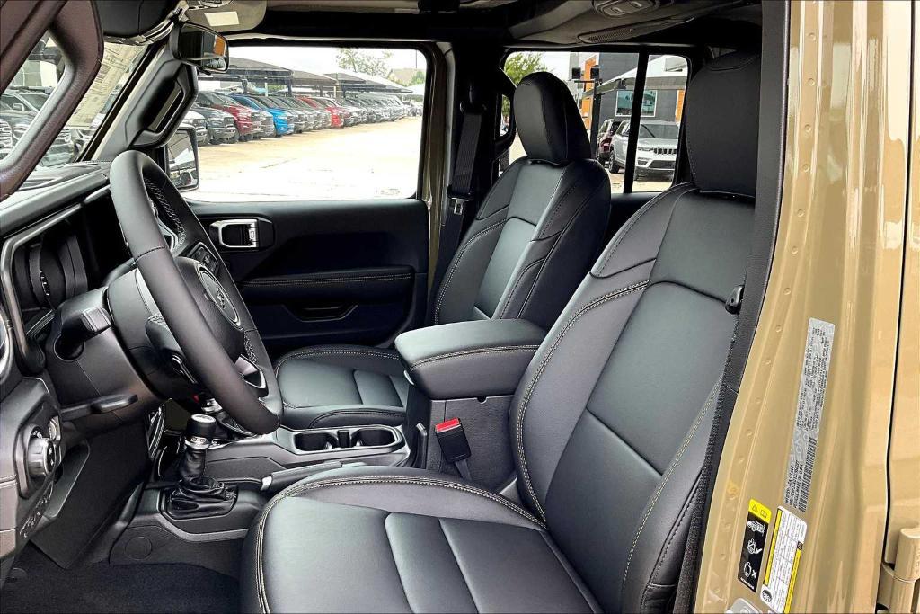 new 2025 Jeep Gladiator car, priced at $43,839