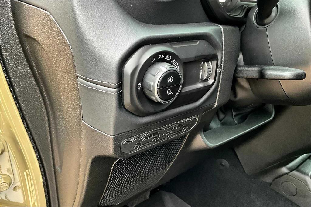 new 2025 Jeep Gladiator car, priced at $43,839