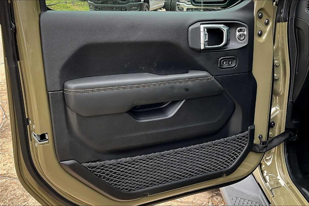 new 2025 Jeep Gladiator car, priced at $43,839