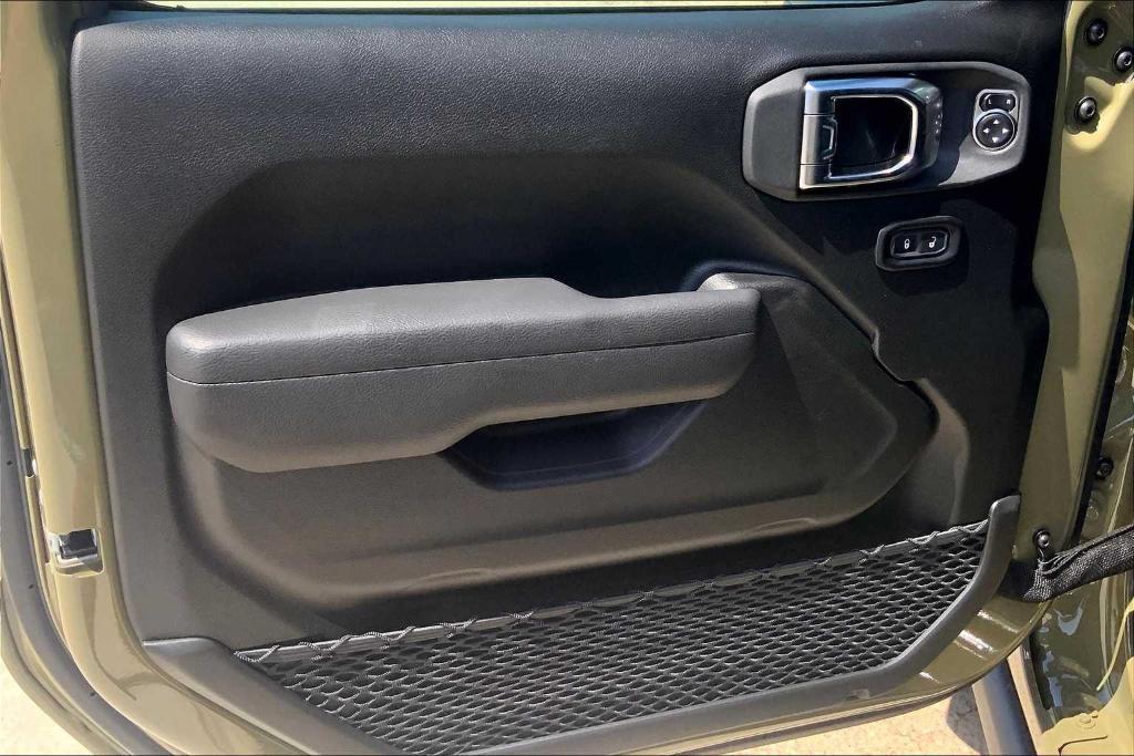 new 2025 Jeep Wrangler car, priced at $47,275