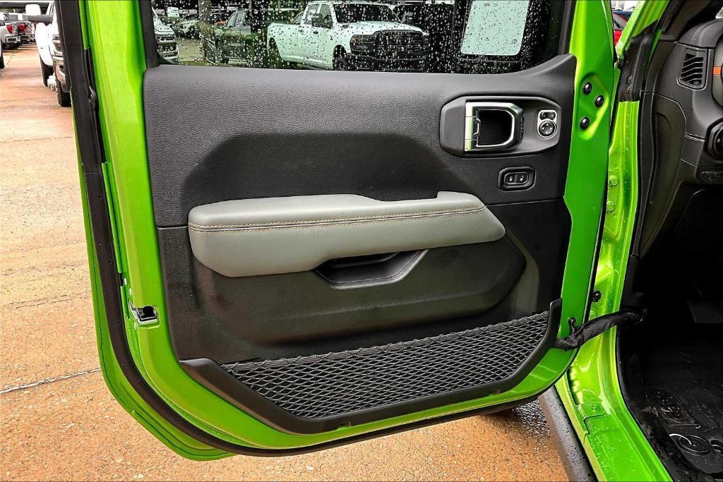 new 2025 Jeep Gladiator car, priced at $52,657