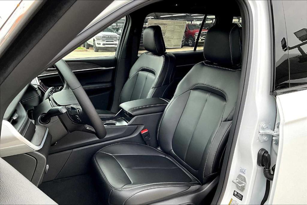 new 2025 Jeep Grand Cherokee L car, priced at $41,325