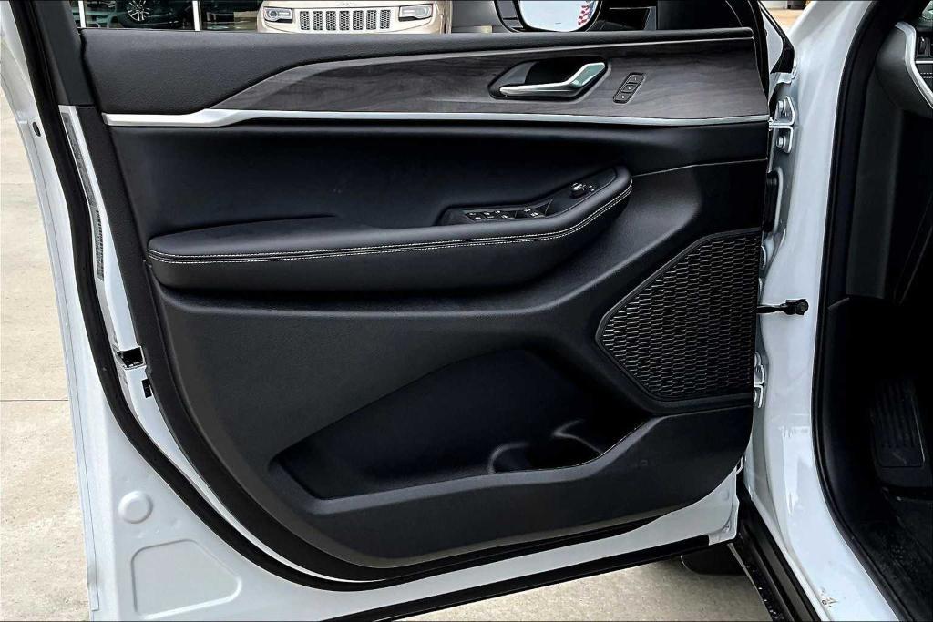 new 2025 Jeep Grand Cherokee L car, priced at $41,325