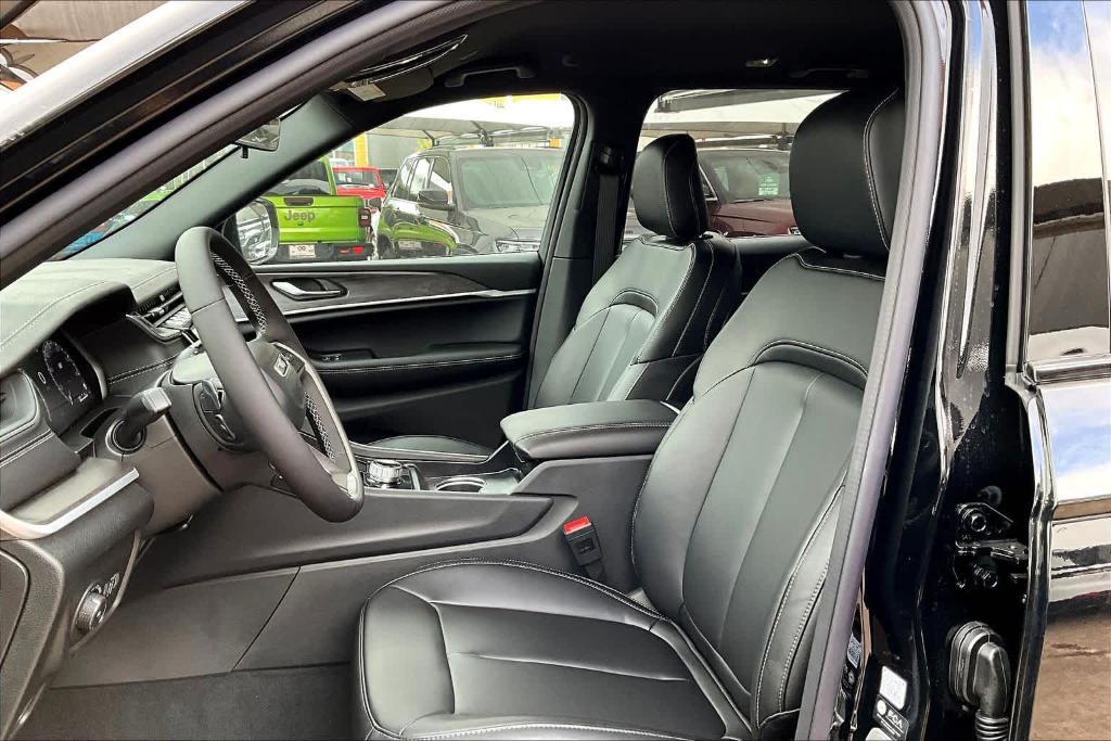 new 2025 Jeep Grand Cherokee car, priced at $38,145