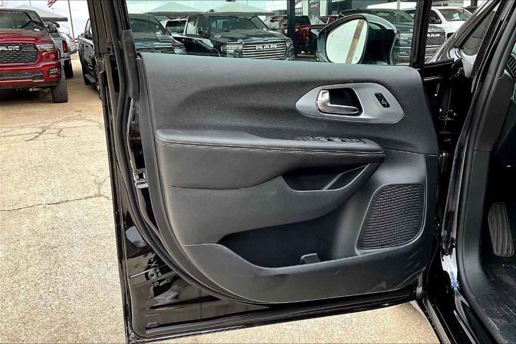 new 2026 Chrysler Pacifica car, priced at $45,850