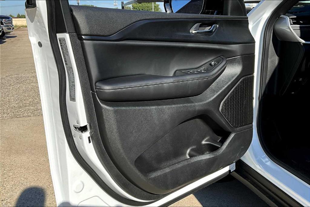 new 2025 Jeep Grand Cherokee car, priced at $39,510