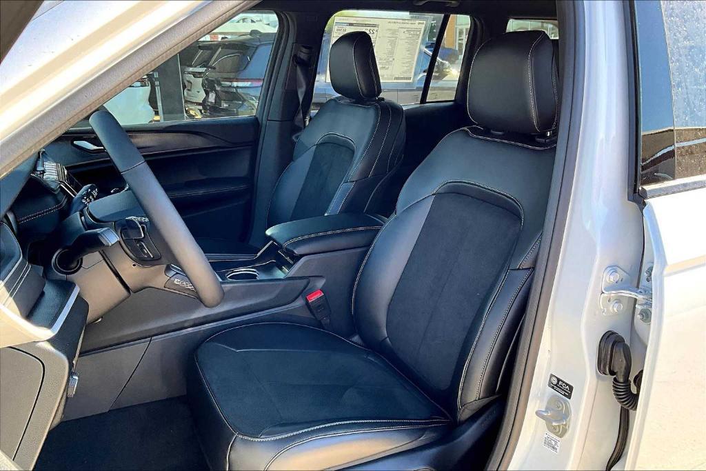 new 2025 Jeep Grand Cherokee car, priced at $39,510