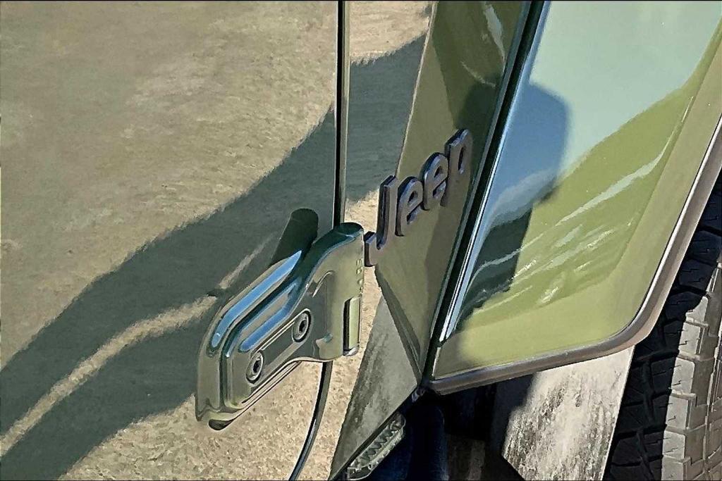 used 2021 Jeep Gladiator car, priced at $28,231