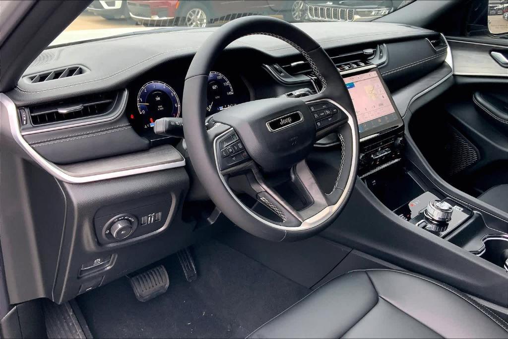 new 2025 Jeep Grand Cherokee car, priced at $39,040