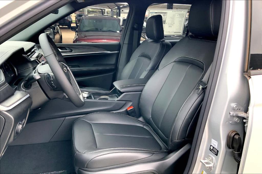 new 2025 Jeep Grand Cherokee car, priced at $39,040