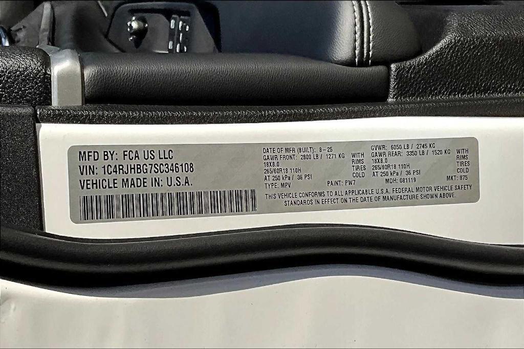 new 2025 Jeep Grand Cherokee car, priced at $38,992