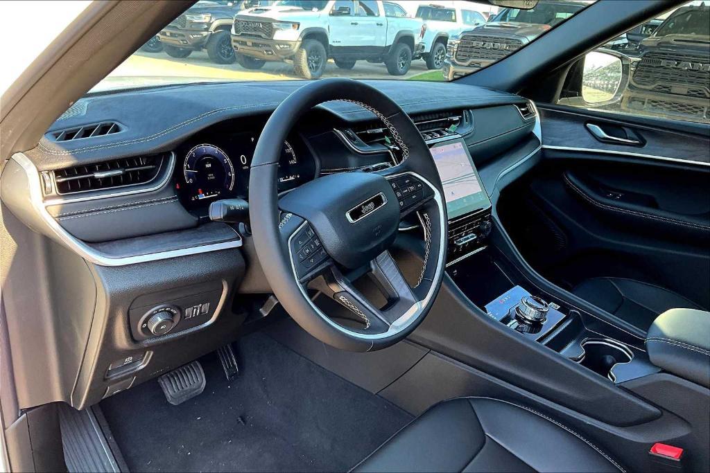 new 2025 Jeep Grand Cherokee car, priced at $38,992