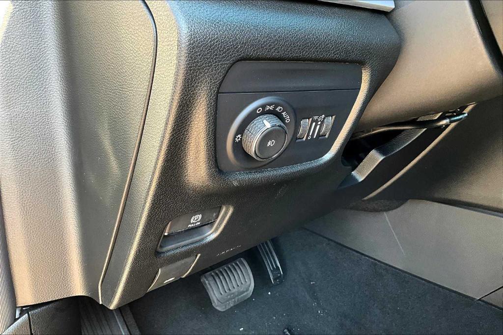 new 2025 Jeep Grand Cherokee car, priced at $38,992