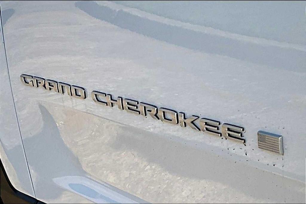 new 2025 Jeep Grand Cherokee car, priced at $38,992