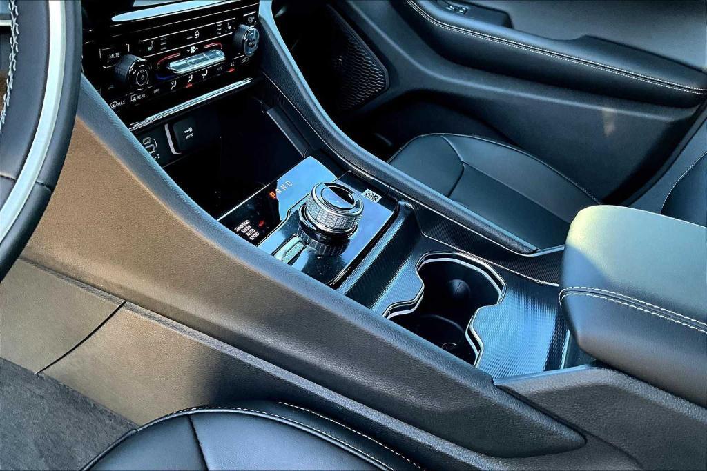 new 2025 Jeep Grand Cherokee car, priced at $38,992