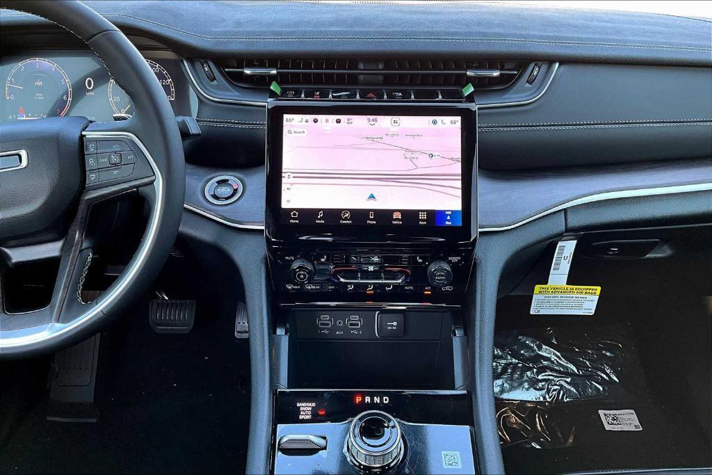new 2025 Jeep Grand Cherokee car, priced at $38,992