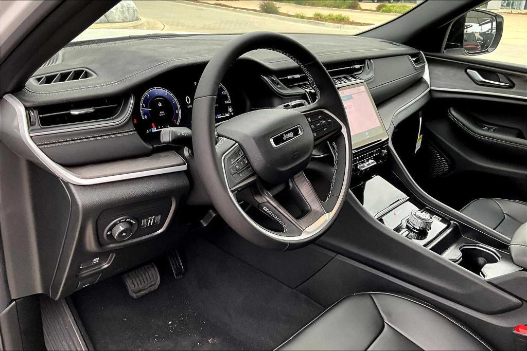 new 2025 Jeep Grand Cherokee L car, priced at $40,900