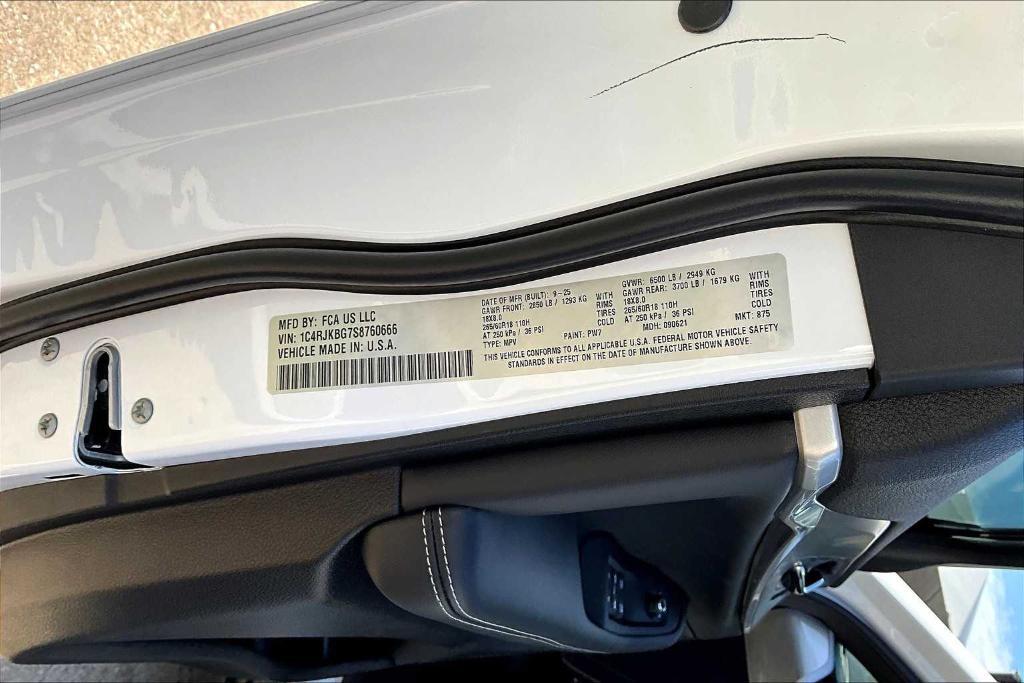 new 2025 Jeep Grand Cherokee L car, priced at $40,900