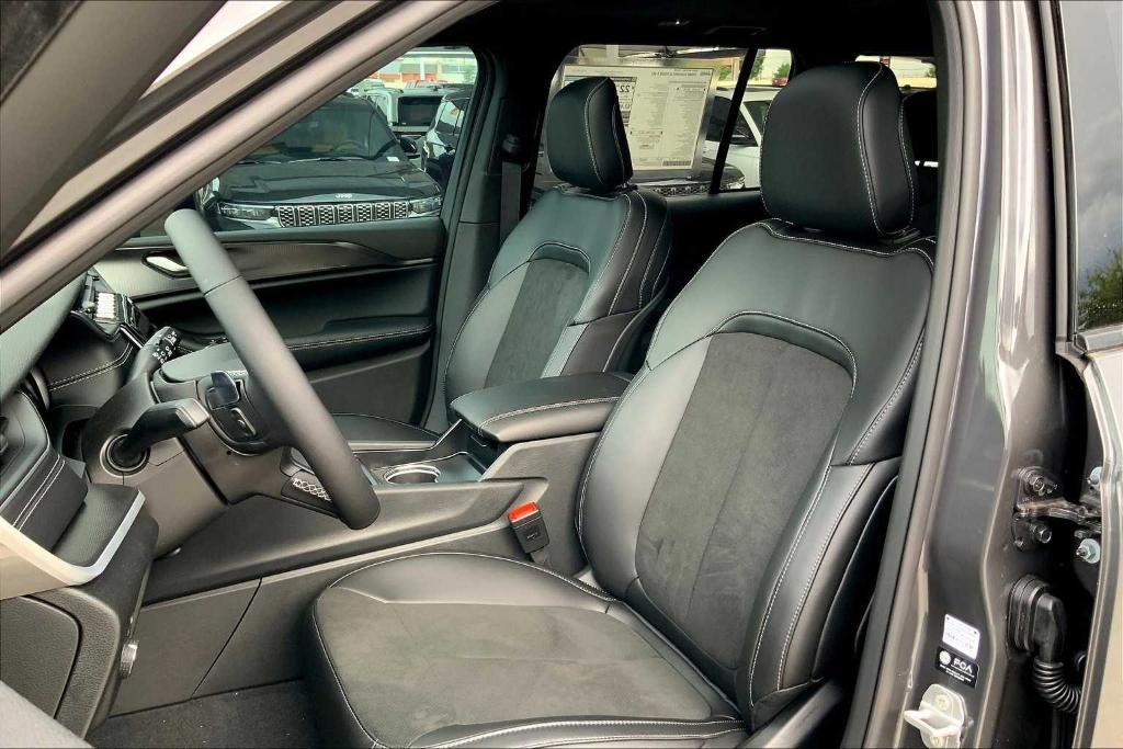 new 2025 Jeep Grand Cherokee car, priced at $36,725