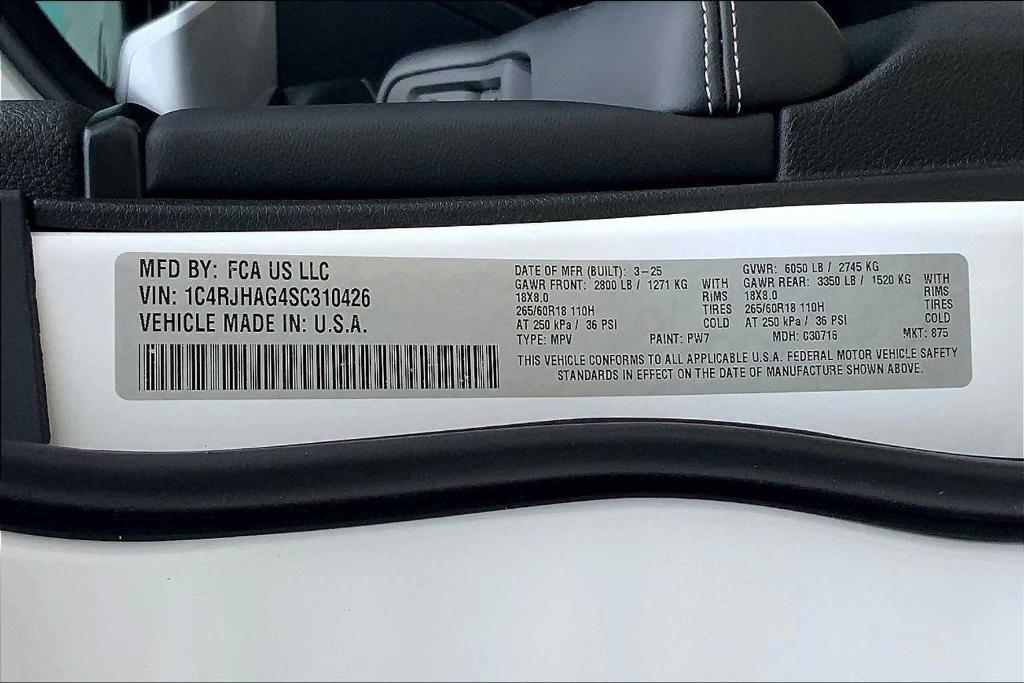 new 2025 Jeep Grand Cherokee car, priced at $37,415