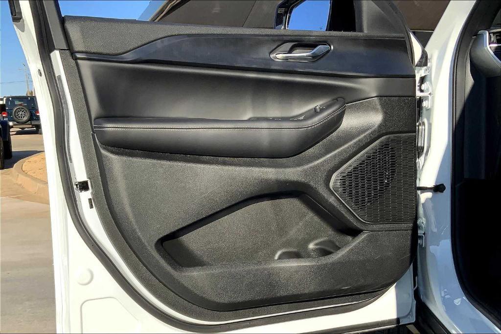 new 2025 Jeep Grand Cherokee L car, priced at $41,380