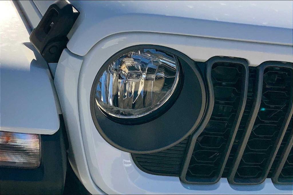 new 2025 Jeep Gladiator car, priced at $39,289