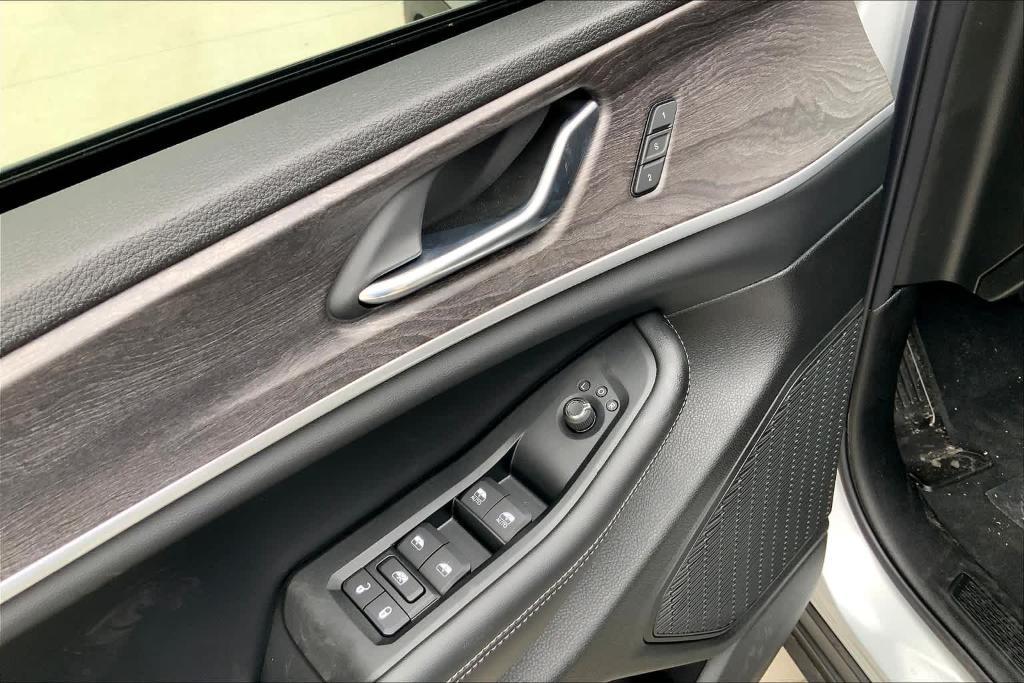 new 2025 Jeep Grand Cherokee car, priced at $39,095