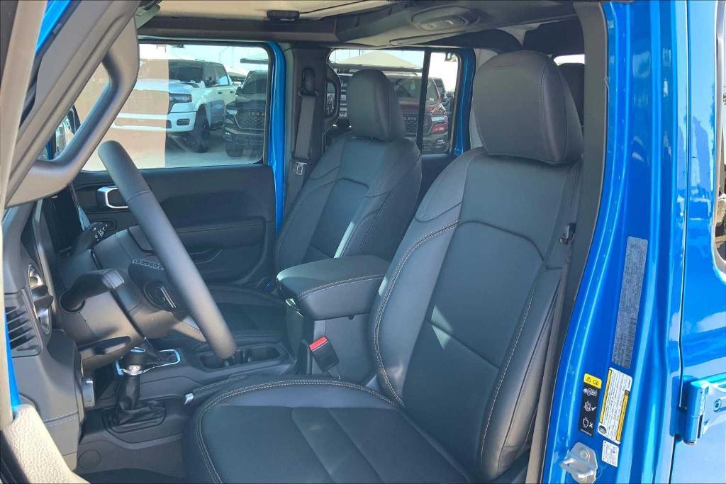 new 2025 Jeep Gladiator car, priced at $41,525