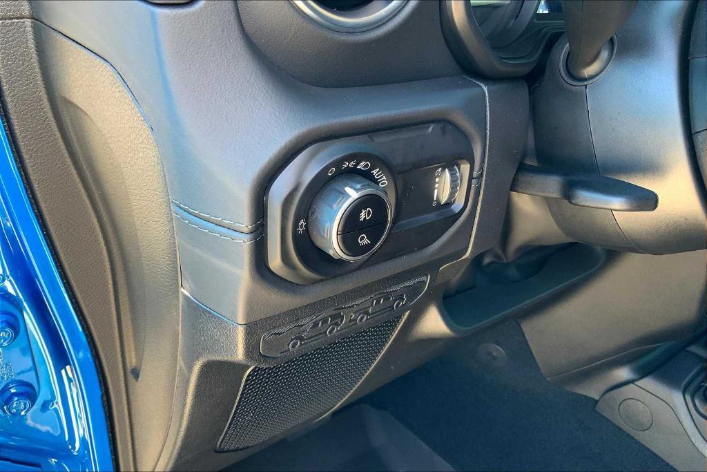 new 2025 Jeep Gladiator car, priced at $41,525