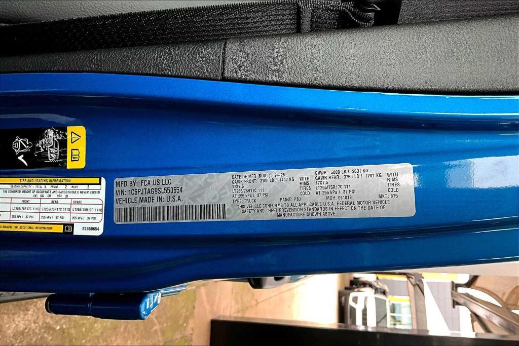 new 2025 Jeep Gladiator car, priced at $41,525