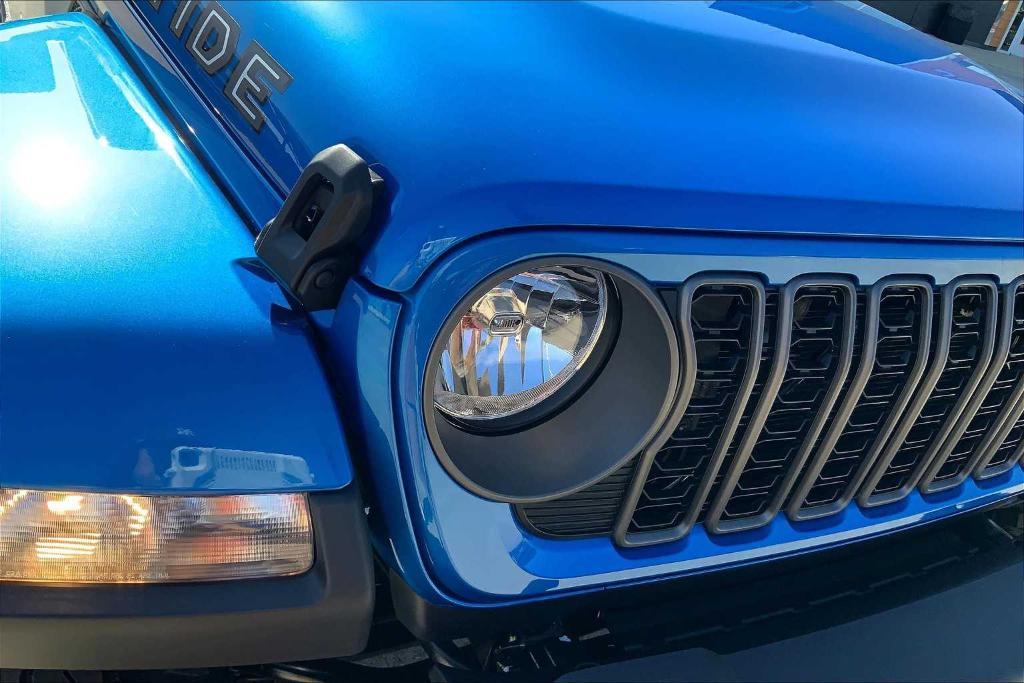 new 2025 Jeep Gladiator car, priced at $41,525