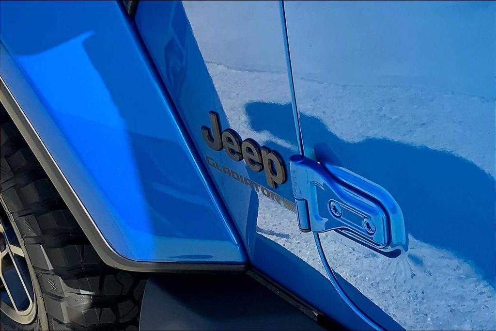 new 2025 Jeep Gladiator car, priced at $41,525