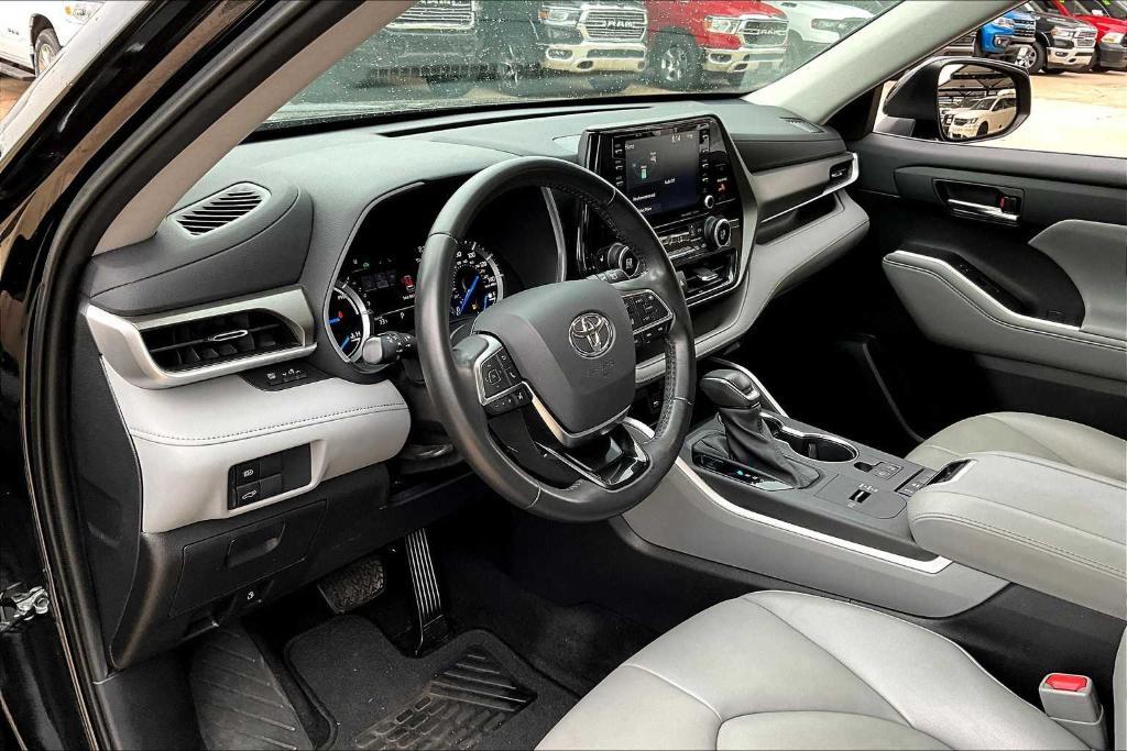 used 2021 Toyota Highlander Hybrid car, priced at $31,591