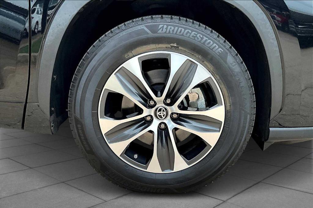 used 2021 Toyota Highlander Hybrid car, priced at $31,591