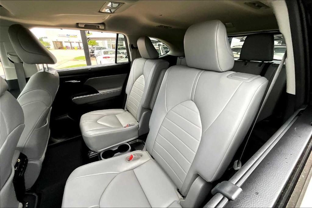 used 2021 Toyota Highlander Hybrid car, priced at $31,591